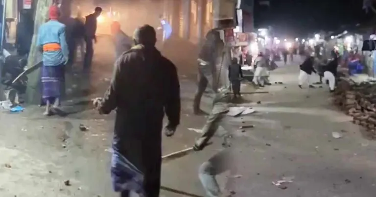 দুইপক্ষের ধাওয়া পাল্টা ধাওয়া ও সংঘর্ষ